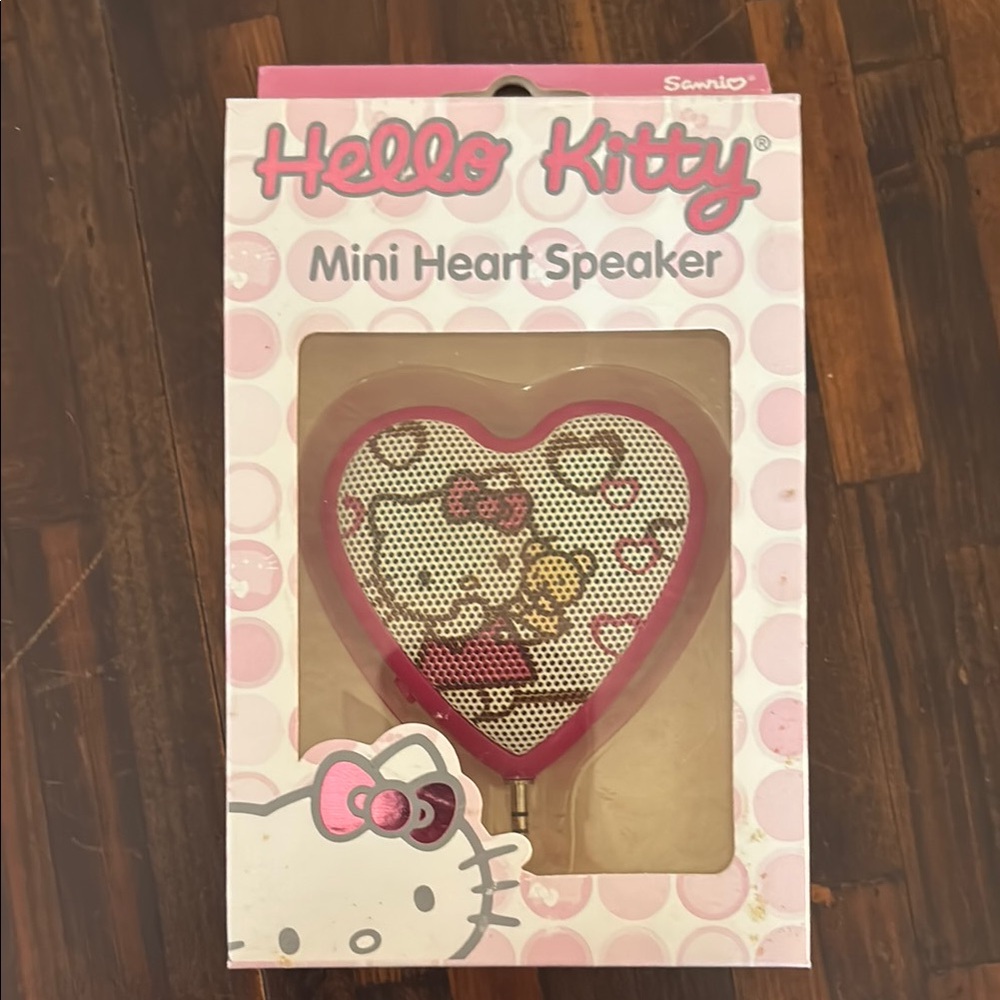 Sanrio Hello Kitty Heart Speaker in Pink and White